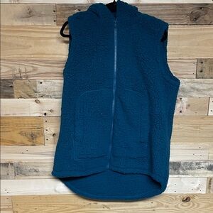 Zenana Outfitters size XL Teal Sherpa Vest with Hood